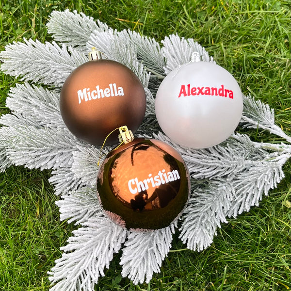 Julekugle med navn - Skrifttype A - 8cm