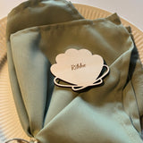 Bordkort med graveret navn | Muslingeskal | Flere varianter